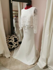 top eduarda et jupe mireille pour mariage civil dans atelier à Nîmes